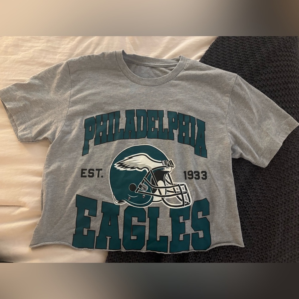 Philadelphia Eagles Vintage Teal & Gray Cropped Graphic Tee
